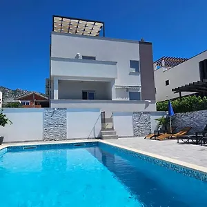 https://villa-silver.hotelinzadar.com